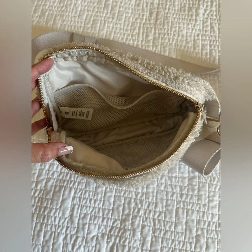 LULULEMON :: BELT BAG